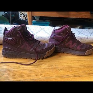 New Balance Men’s size 7 burgundy boot-sneaker